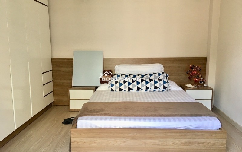 Bán Nhà 5 Tầng, 74m2, Chỉ 8.2 tỷ Còn TL. 200m ra MT đường Trường Chinh Phường 13, Tân Bình